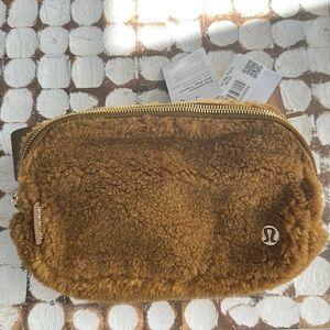 BRAND NEW Lululemon Everywhere Fleece belt bag